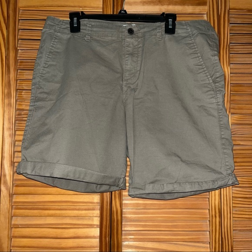 Old Navy Roll Up Bermuda‎ Shorts